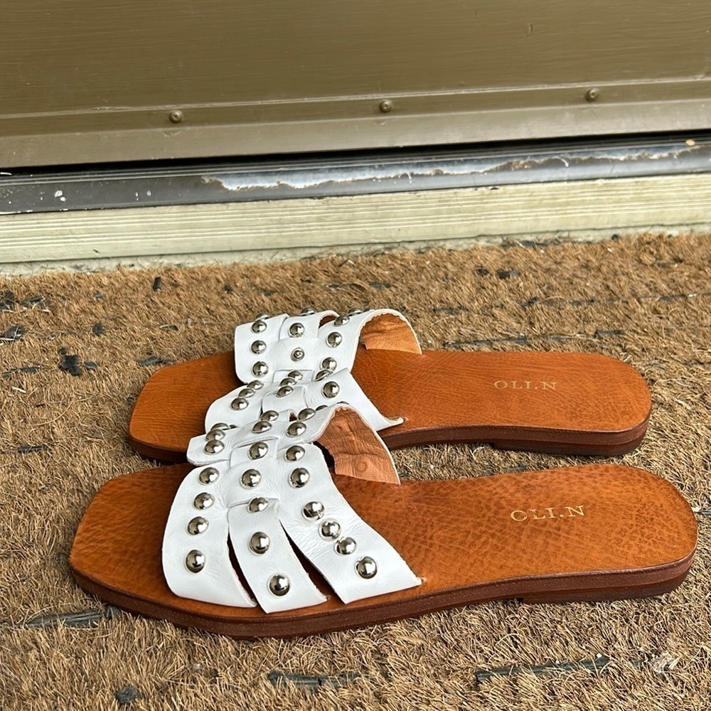 NWT ARTISAN OLI N. SANDALS OLI RIVETS SLIDE SANDALS WHITE SIZE 8
